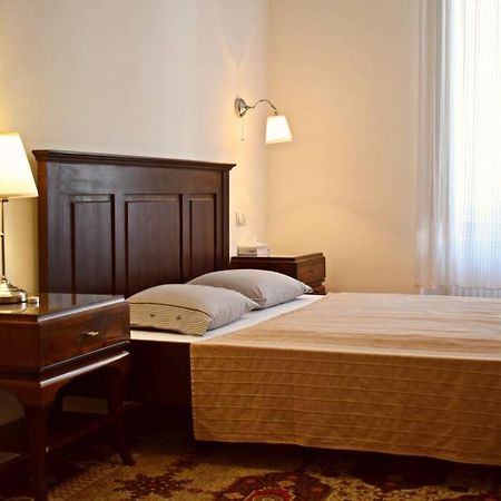 Central Budapest Apartment In Historical Building With Free Private Parking Εξωτερικό φωτογραφία
